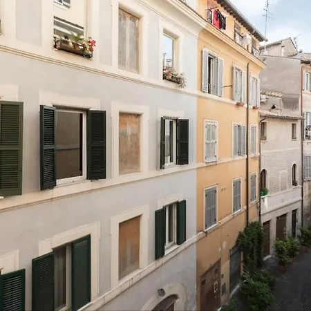 Blooms Your Retreat In Campo De Fiori *